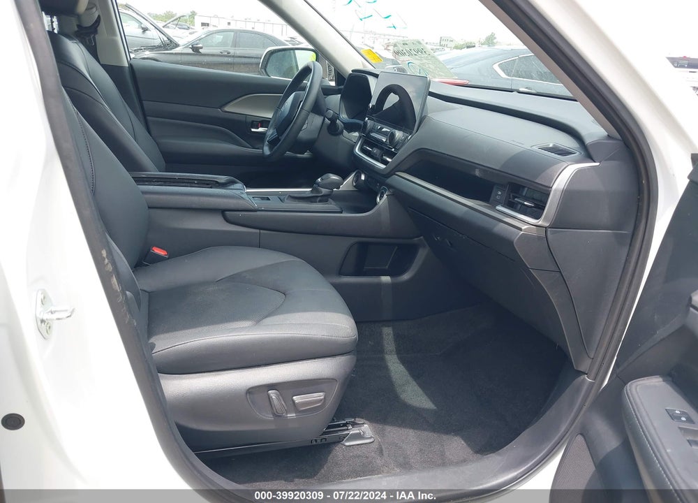 2024 TOYOTA GRAND HIGHLANDER XLE VIN: 5TDAAAB56RS008503