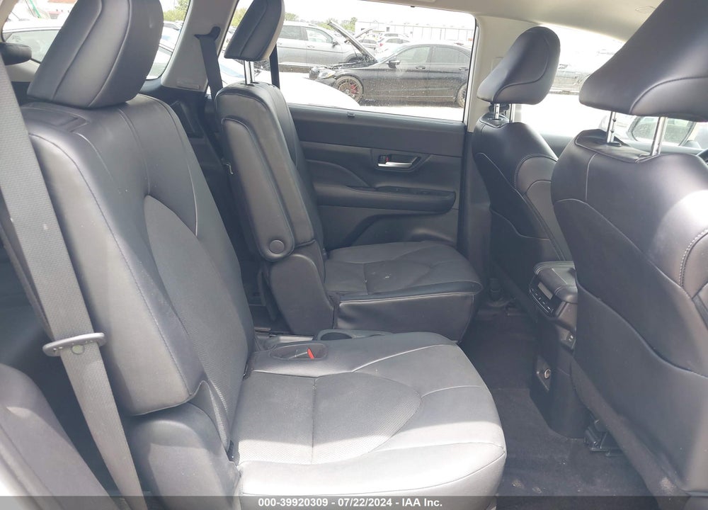2024 TOYOTA GRAND HIGHLANDER XLE VIN: 5TDAAAB56RS008503