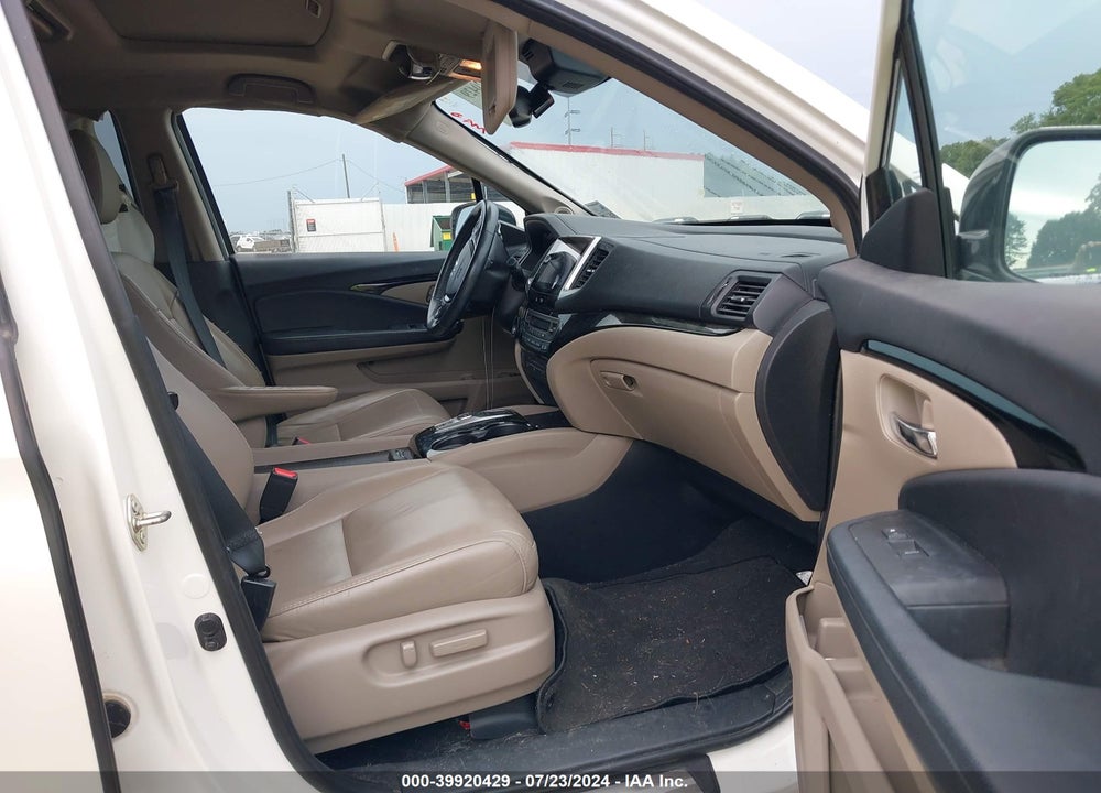 2018 HONDA PILOT TOURING VIN: 5FNYF6H94JB019984