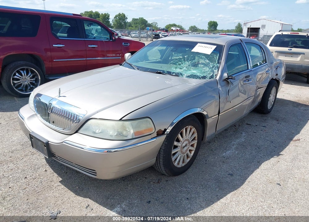 2003 LINCOLN TOWN CAR SIGNATURE VIN: 1LNHM82W73Y624371