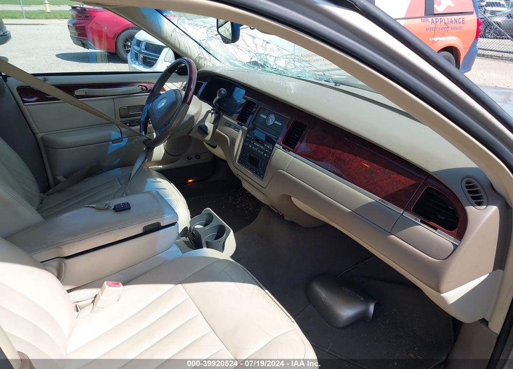 2003 LINCOLN TOWN CAR SIGNATURE VIN: 1LNHM82W73Y624371