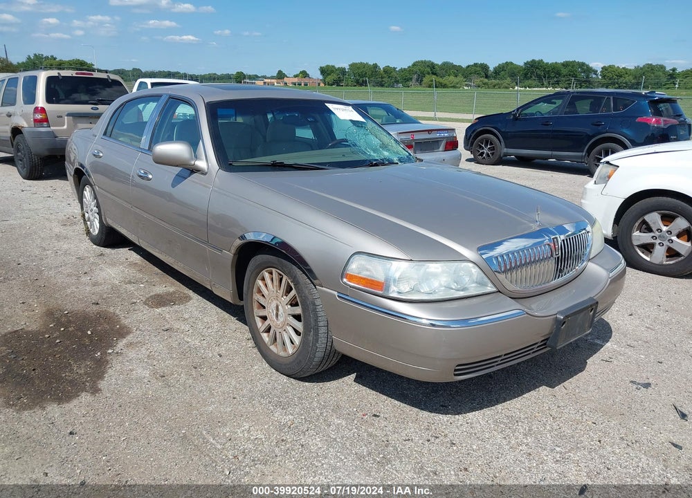2003 LINCOLN TOWN CAR SIGNATURE VIN: 1LNHM82W73Y624371
