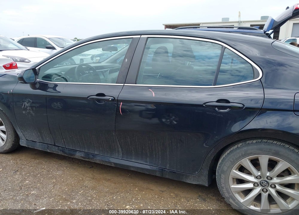 2018 TOYOTA CAMRY LE VIN: 4T1B11HK2JU087116