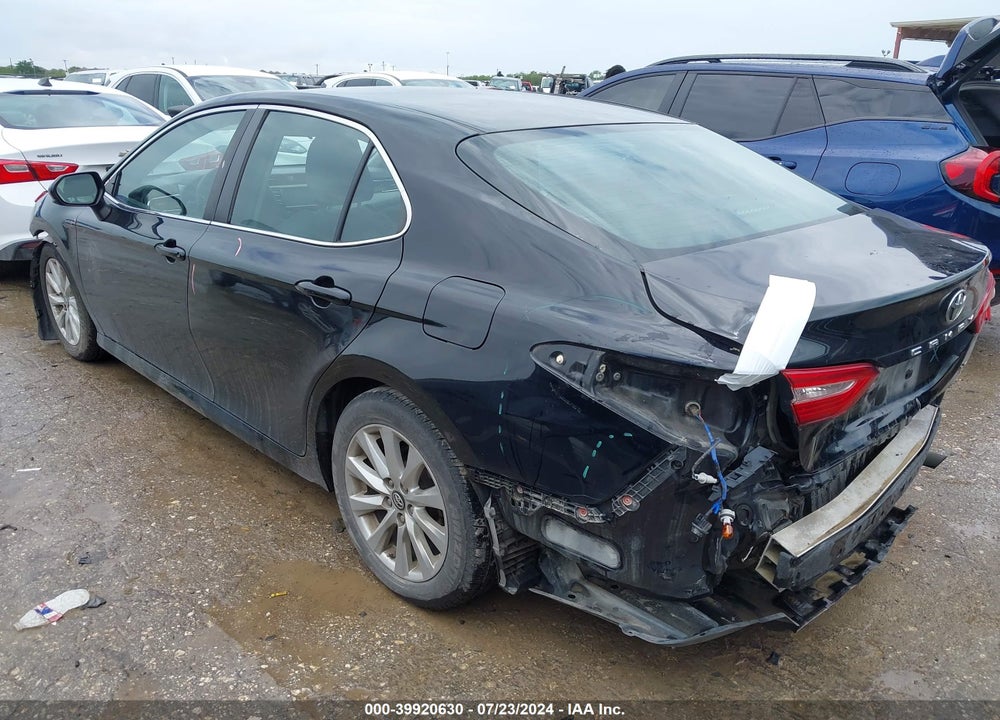2018 TOYOTA CAMRY LE VIN: 4T1B11HK2JU087116
