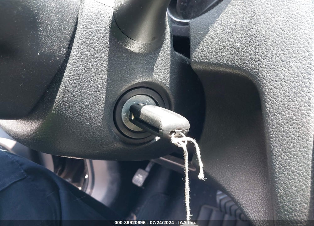 2017 NISSAN ROGUE S VIN: KNMAT2MT1HP605658