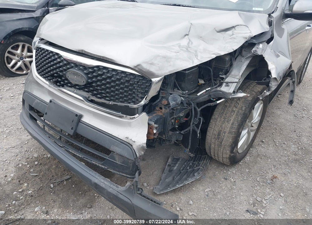 2016 KIA SORENTO 2.4L LX VIN: 5XYPG4A35GG085593