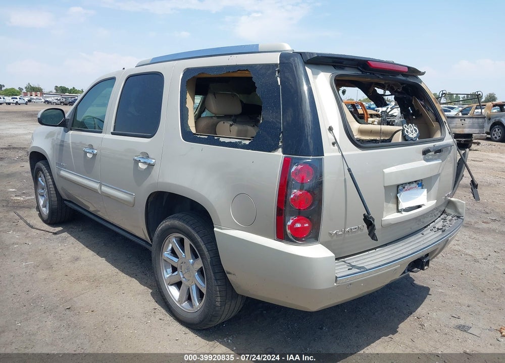 2008 GMC YUKON DENALI VIN: 1GKFK63868J147815