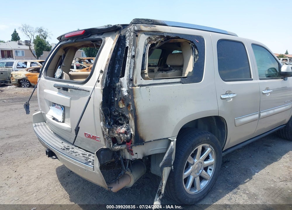 2008 GMC YUKON DENALI VIN: 1GKFK63868J147815
