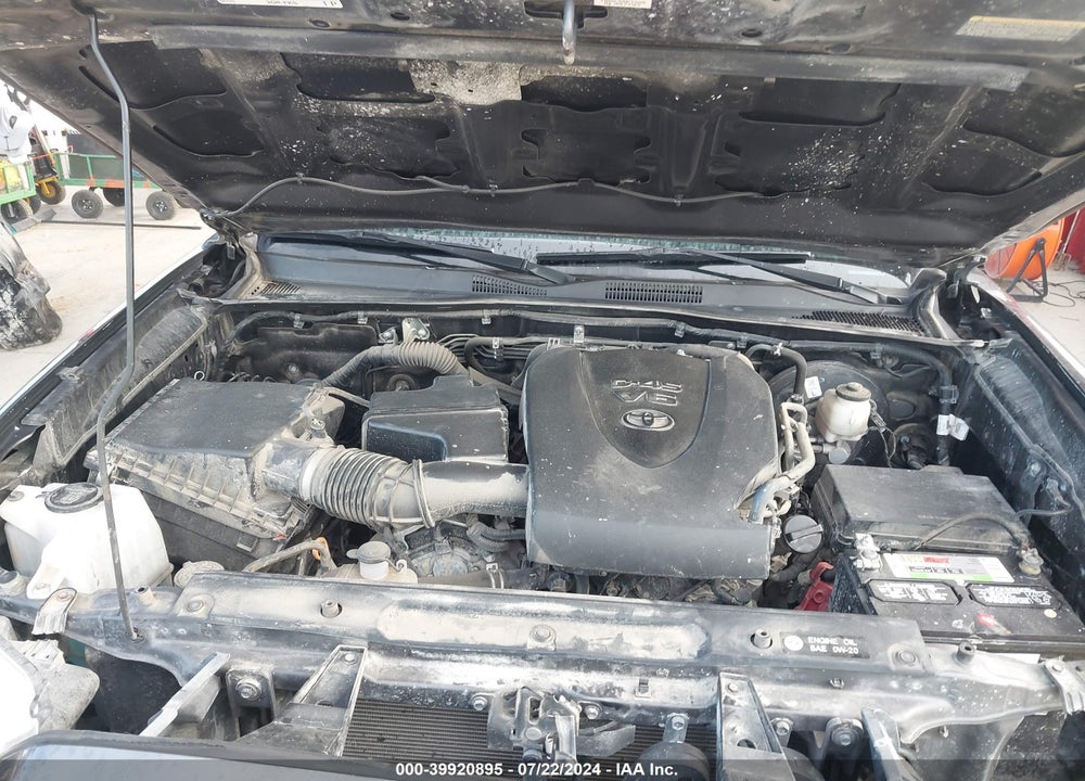 2018 TOYOTA TACOMA SR5 V6 VIN: 3TMAZ5CN8JM063814