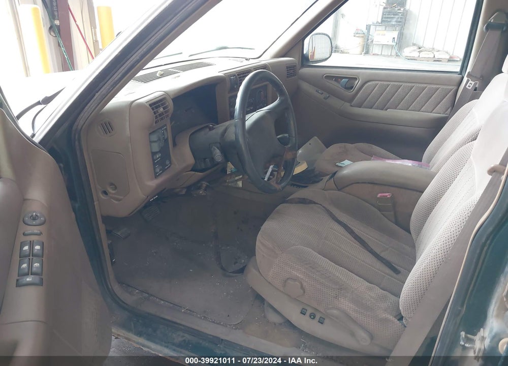 1997 CHEVROLET BLAZER LS VIN: 1GNDT13WXV2261346