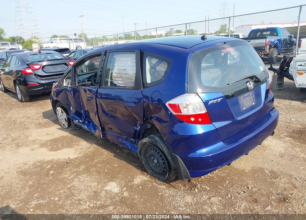 2013 HONDA FIT VIN: JHMGE8H31DC078187