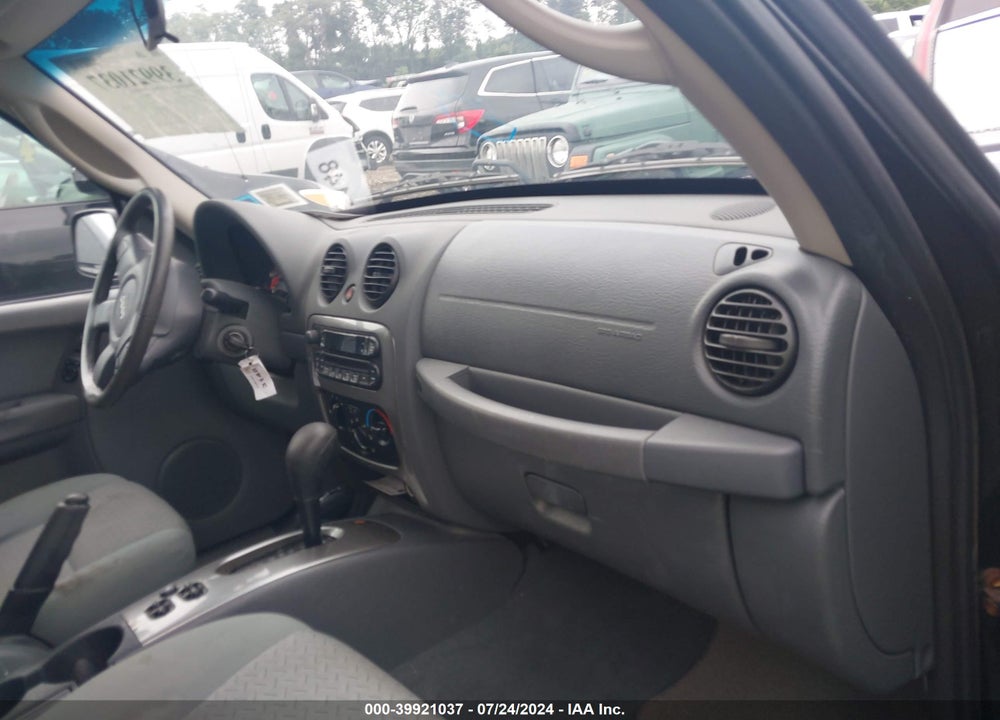 2006 JEEP LIBERTY VIN: 1J4GL38K76W257170