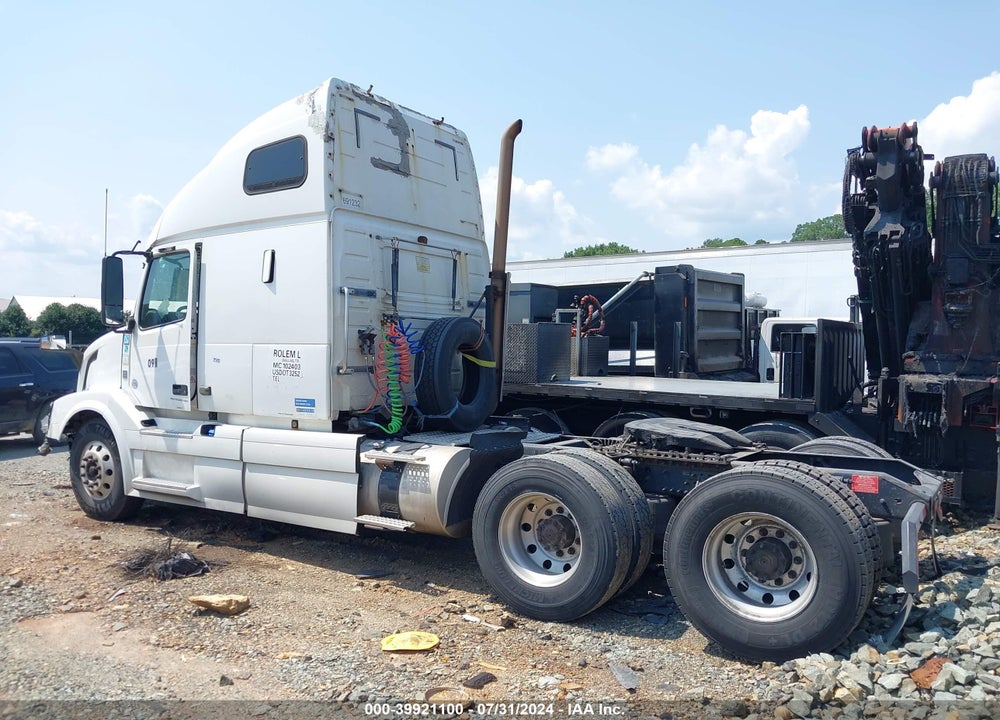 2015 VOLVO VN VNL VIN: 4V4NC9EJ6FN182628