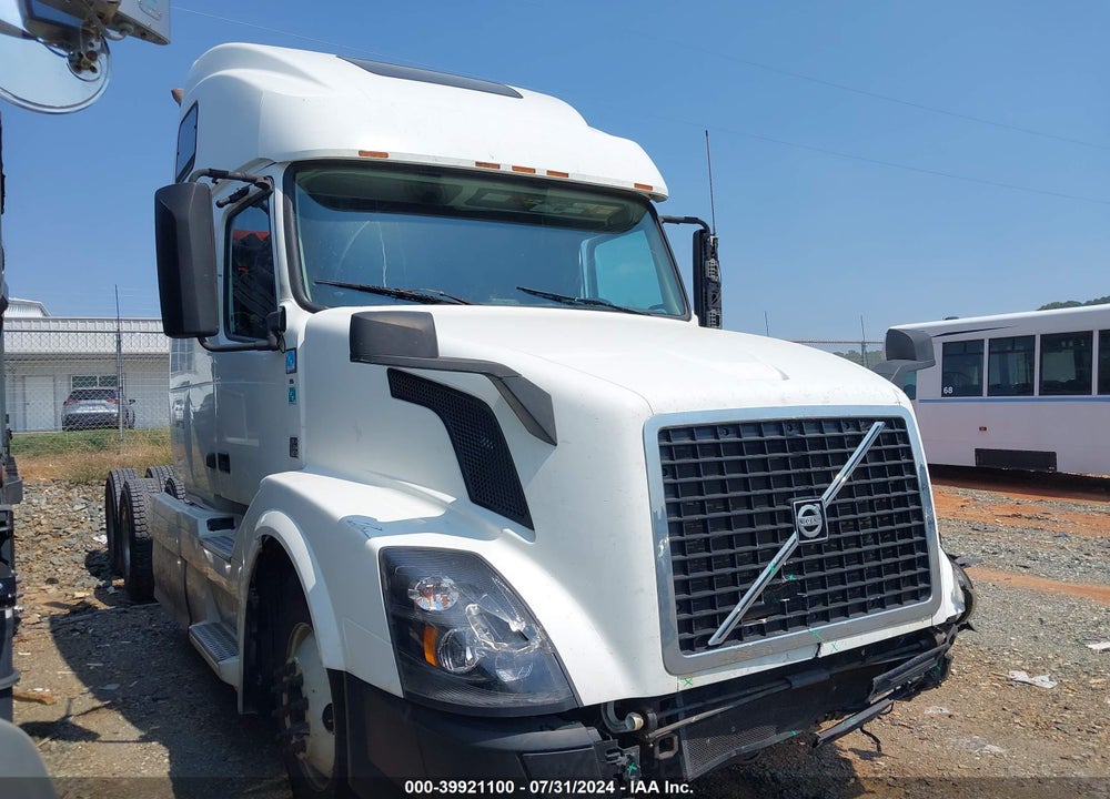 2015 VOLVO VN VNL VIN: 4V4NC9EJ6FN182628