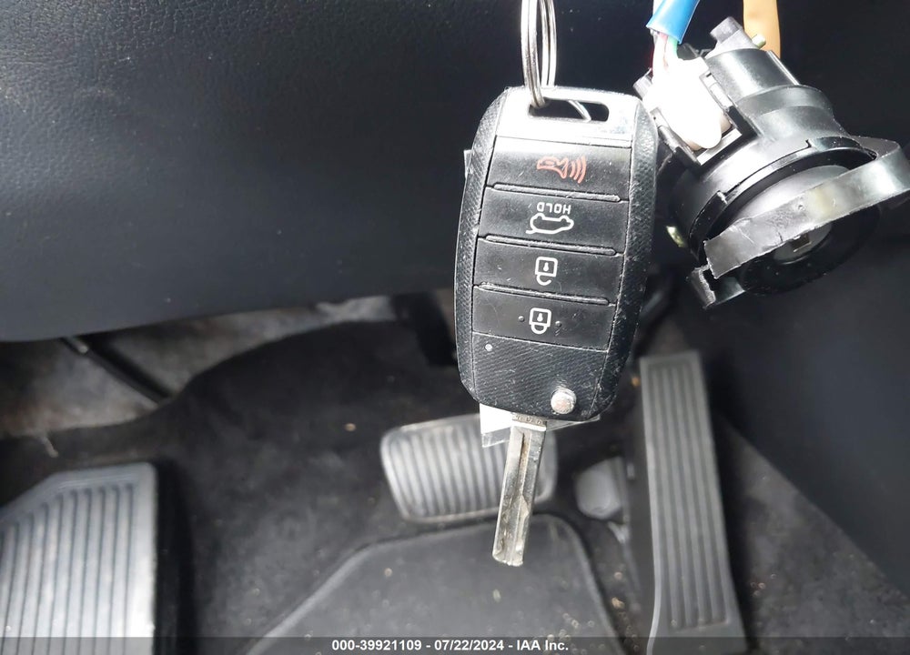 2018 KIA SPORTAGE LX VIN: KNDPM3AC2J7390704