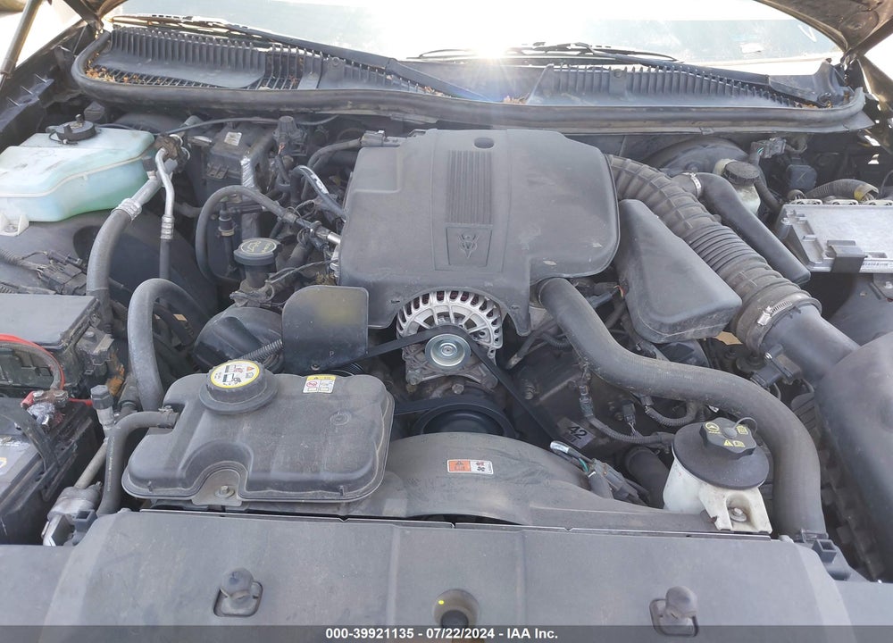 2005 LINCOLN TOWN CAR SIGNATURE VIN: 1LNHM81W25Y608504
