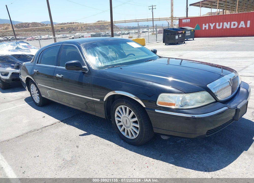 2005 LINCOLN TOWN CAR SIGNATURE VIN: 1LNHM81W25Y608504