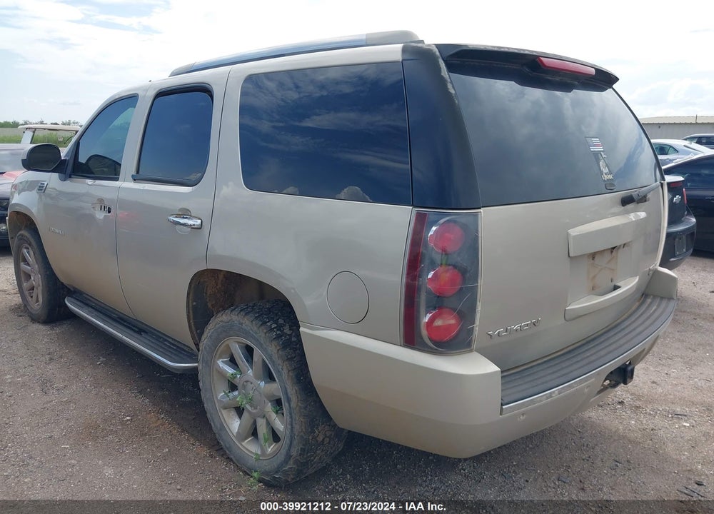 2007 GMC YUKON DENALI VIN: 1GKFK63847J223501