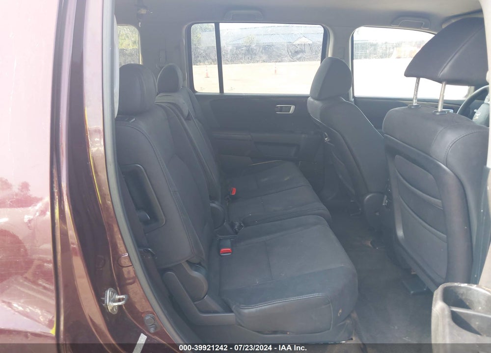 2010 HONDA PILOT LX VIN: 5FNYF4H21AB027757