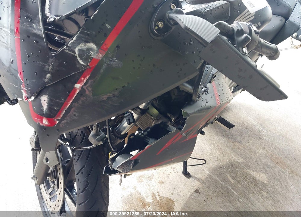2018 HONDA CBR300 R VIN: MLHNC5102J5400863