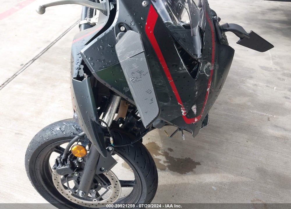 2018 HONDA CBR300 R VIN: MLHNC5102J5400863
