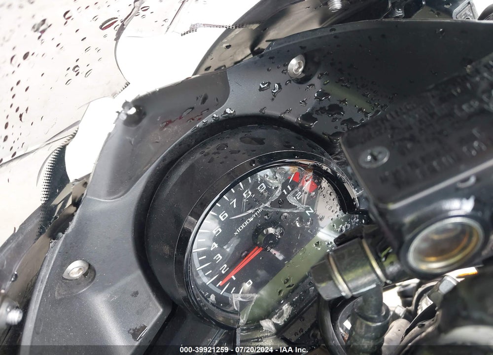 2018 HONDA CBR300 R VIN: MLHNC5102J5400863