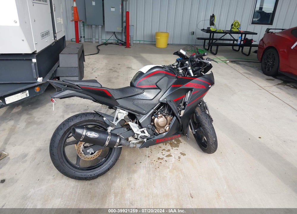 2018 HONDA CBR300 R VIN: MLHNC5102J5400863