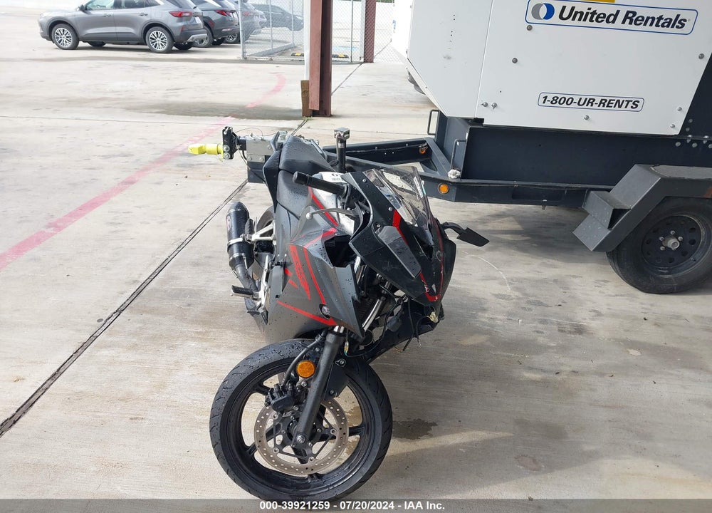2018 HONDA CBR300 R VIN: MLHNC5102J5400863