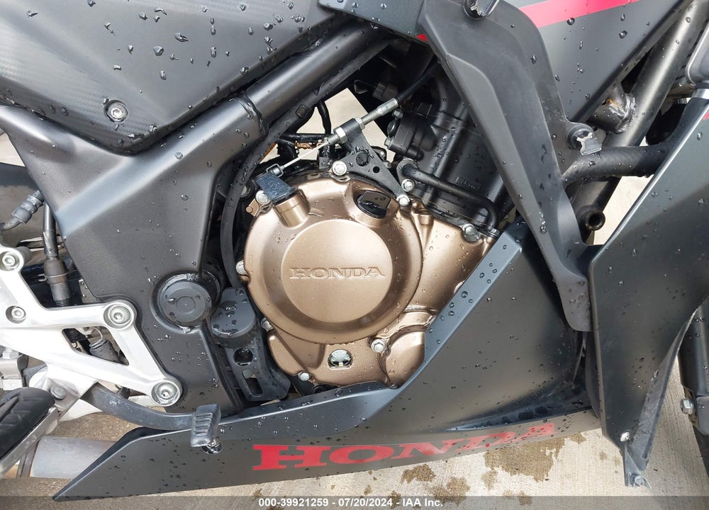 2018 HONDA CBR300 R VIN: MLHNC5102J5400863