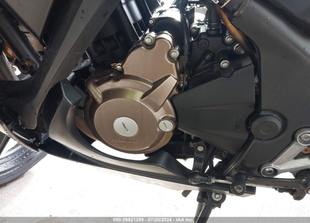 2018 HONDA CBR300 R VIN: MLHNC5102J5400863