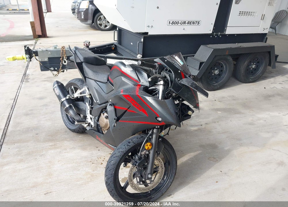 2018 HONDA CBR300 R VIN: MLHNC5102J5400863