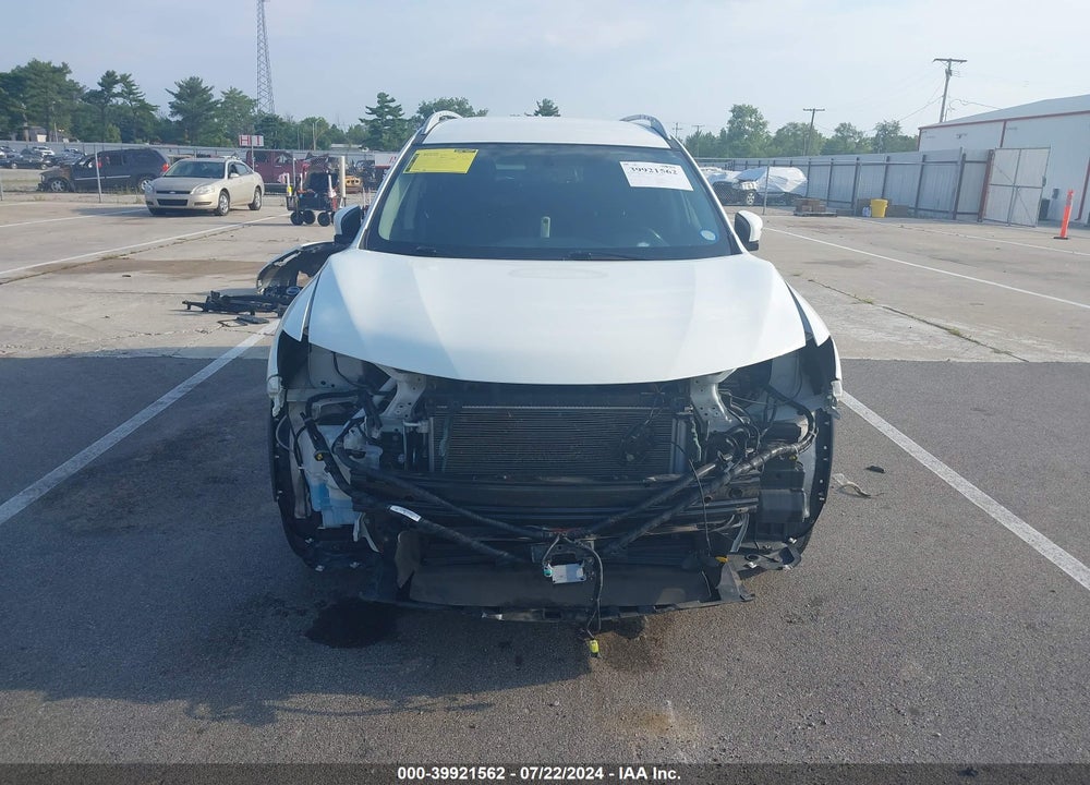 2018 NISSAN ROGUE SV VIN: 5N1AT2MVXJC801849