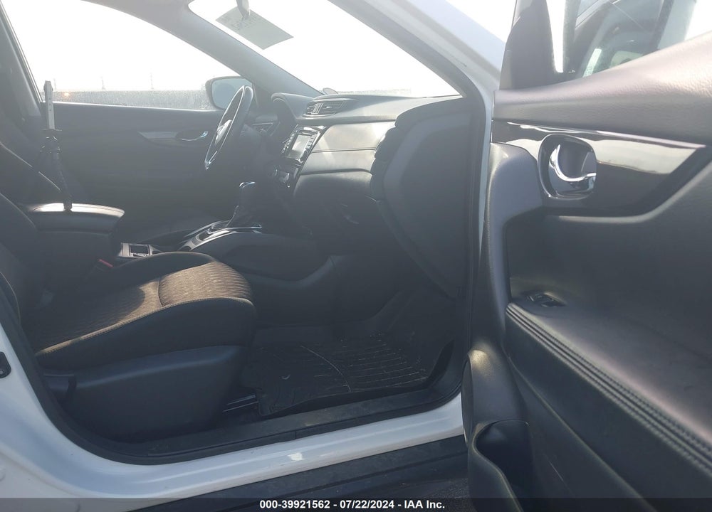 2018 NISSAN ROGUE SV VIN: 5N1AT2MVXJC801849