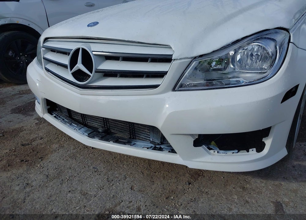 2014 MERCEDES-BENZ C 250 LUXURY/SPORT VIN: WDDGF4HB9EA958510