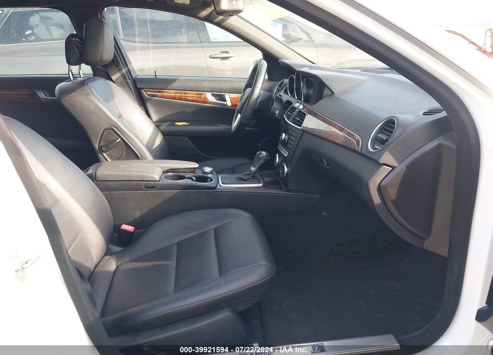 2014 MERCEDES-BENZ C 250 LUXURY/SPORT VIN: WDDGF4HB9EA958510
