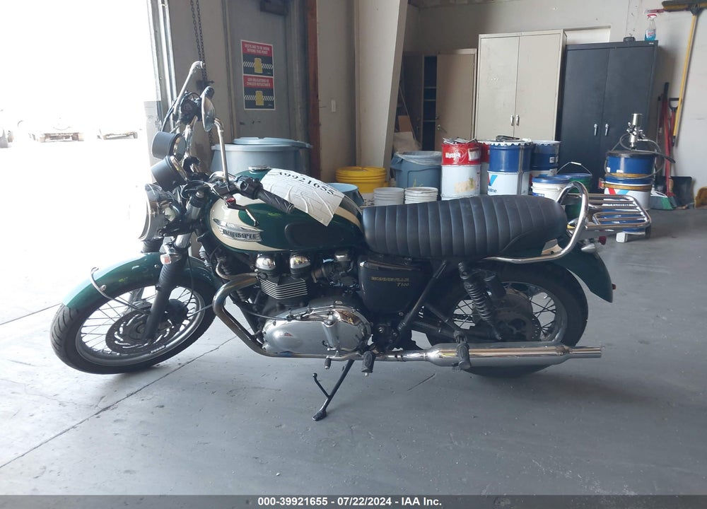 2011 TRIUMPH MOTORCYCLE BONNEVILLE T/100 VIN: SMT910K10BT481090