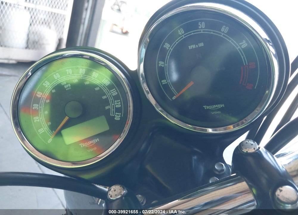 2011 TRIUMPH MOTORCYCLE BONNEVILLE T/100 VIN: SMT910K10BT481090