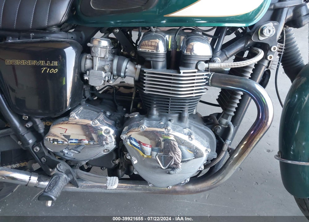2011 TRIUMPH MOTORCYCLE BONNEVILLE T/100 VIN: SMT910K10BT481090