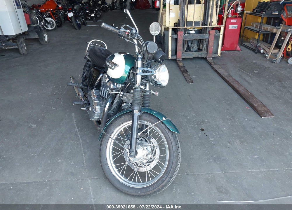 2011 TRIUMPH MOTORCYCLE BONNEVILLE T/100 VIN: SMT910K10BT481090