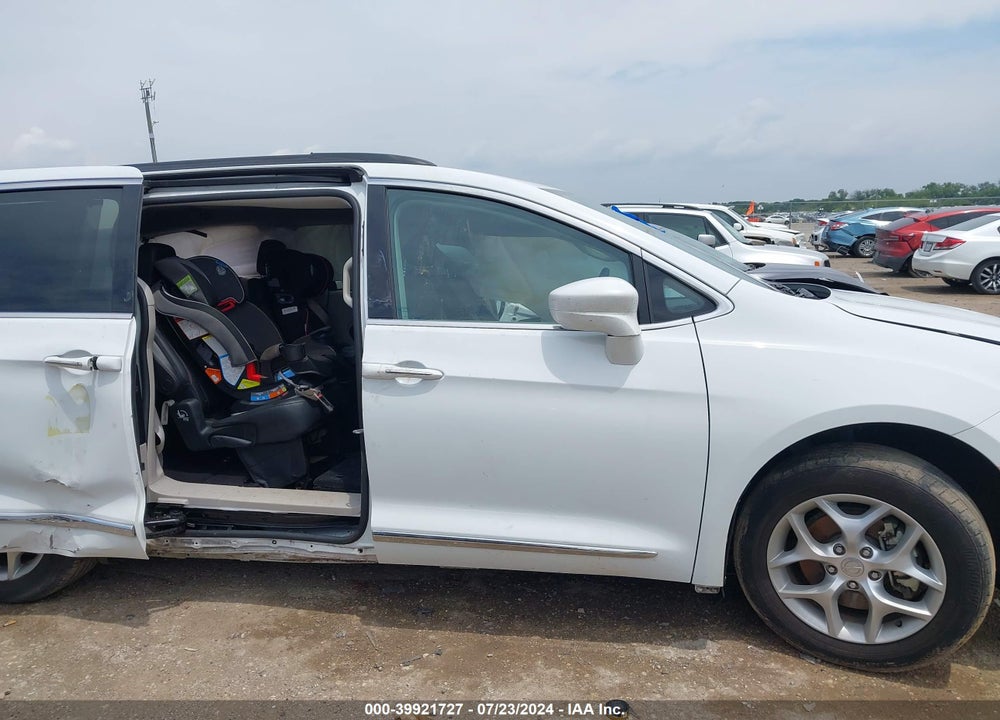 2017 CHRYSLER PACIFICA TOURING L VIN: 2C4RC1BG8HR656379