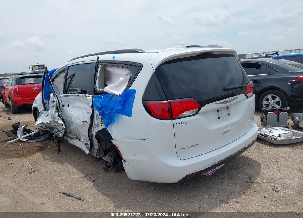 2017 CHRYSLER PACIFICA TOURING L VIN: 2C4RC1BG8HR656379