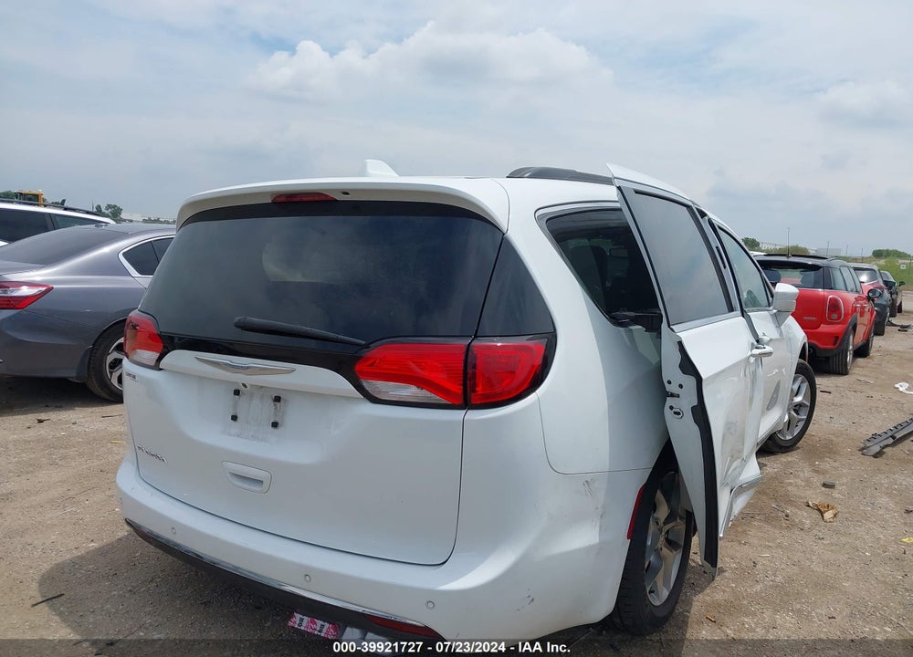 2017 CHRYSLER PACIFICA TOURING L VIN: 2C4RC1BG8HR656379