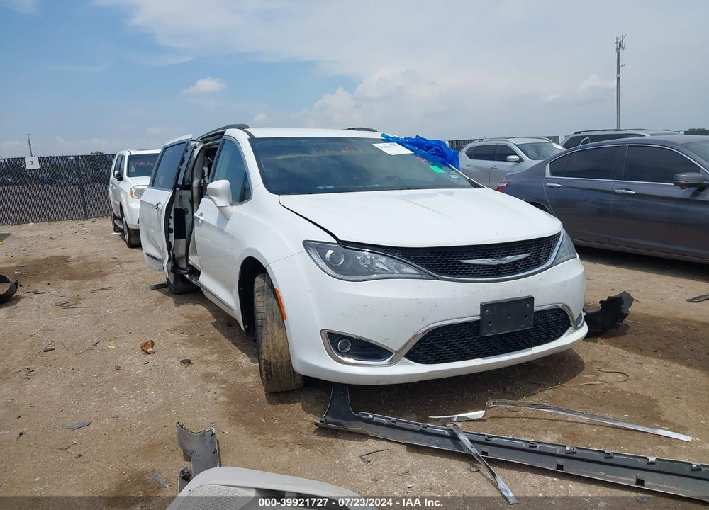 2017 CHRYSLER PACIFICA TOURING L VIN: 2C4RC1BG8HR656379