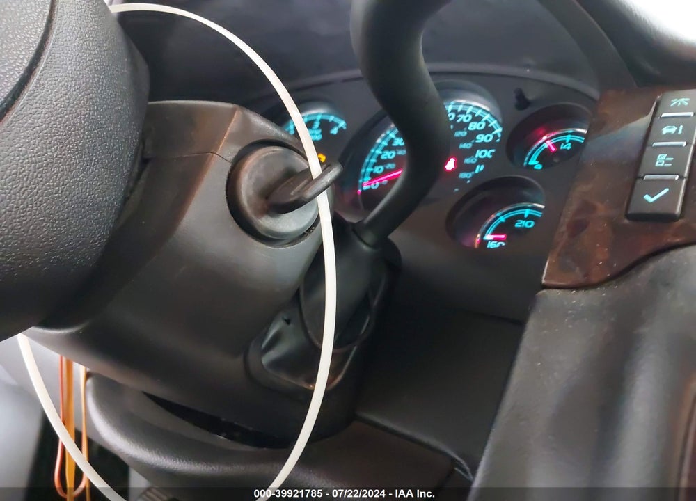 2010 GMC YUKON XL 1500 DENALI VIN: 1GKUKMEF5AR238055
