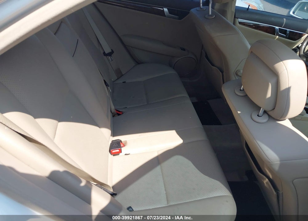2014 MERCEDES-BENZ C 250 LUXURY/SPORT VIN: WDDGF4HB2EA950023