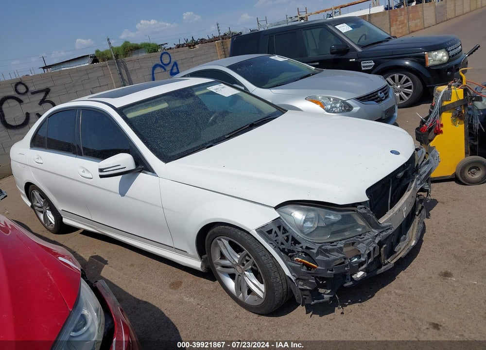 2014 MERCEDES-BENZ C 250 LUXURY/SPORT VIN: WDDGF4HB2EA950023