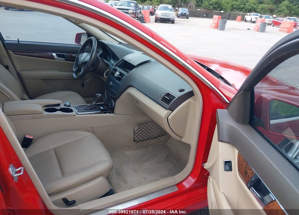 2010 MERCEDES-BENZ C 300 LUXURY/SPORT VIN: WDDGF5EB0AR121716