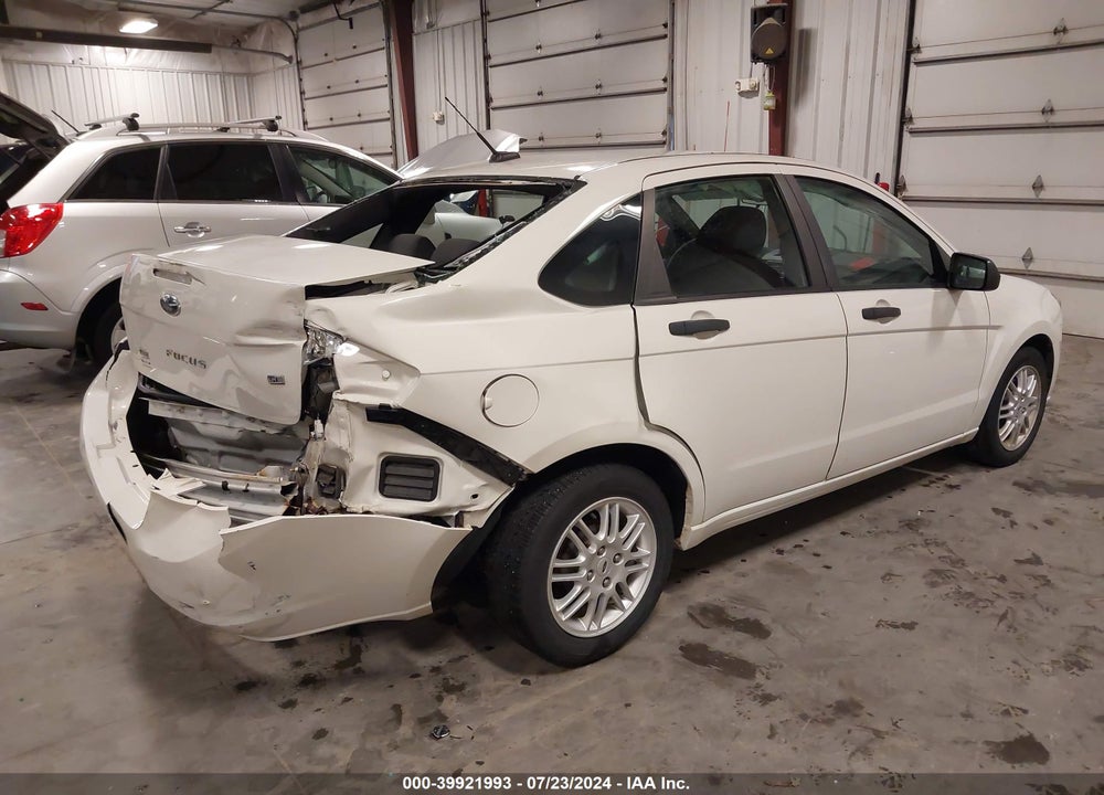 2010 FORD FOCUS SE VIN: 1FAHP3FN2AW153888