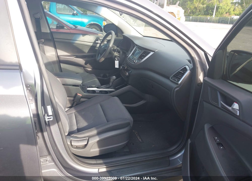 2017 HYUNDAI TUCSON SE VIN: KM8J23A42HU482116