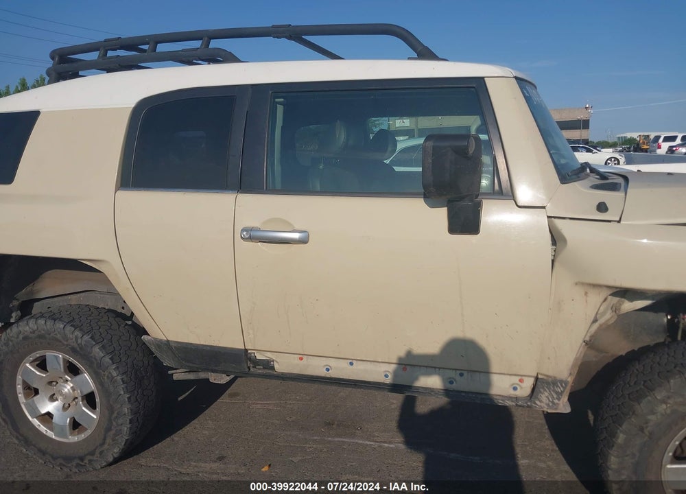 2008 TOYOTA FJ CRUISER VIN: JTEBU11F38K021569